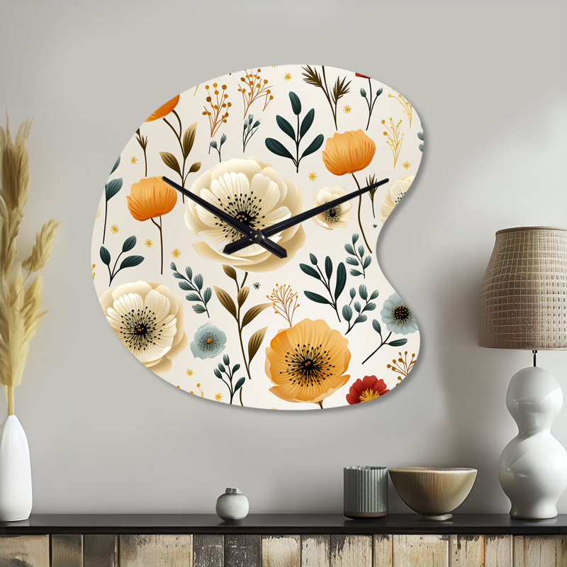 Blanc et jaune ludique fleur de coquelicot - horloges murales asymétriques florales en métal, impression d'horloge murale de forme unique blanche