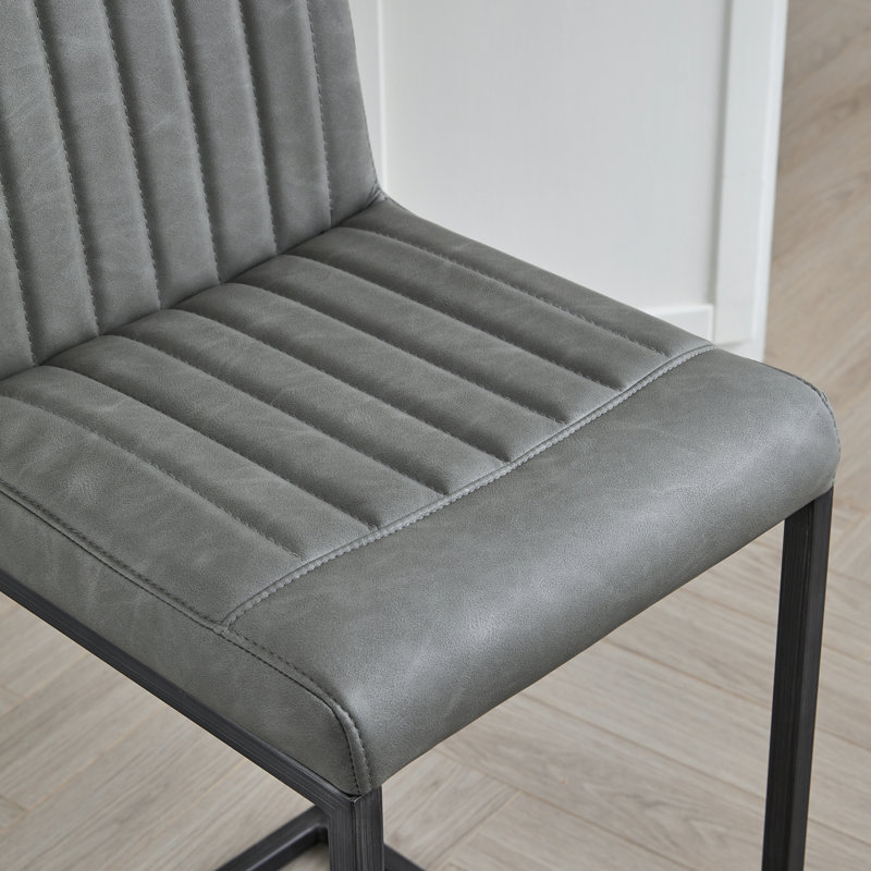 2 ensembles de tabourets de bar en similicuir gris, structure en métal noir robuste et siège rembourré, sièges élégants pour îlot de cuisine, bar personnel, comptoir de salle à manger