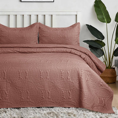 Qatan Oversized Embossed Coin Quilted Bedspread Set, King, Reversible Lightweight Coverlet with Pillows Shams, Mocha Brown