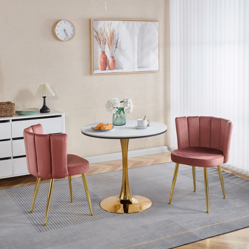 Chaise de salle à manger de style moderne rose (ensemble de 2) avec pieds en fer de couleur dorée, velours et dossier confortable