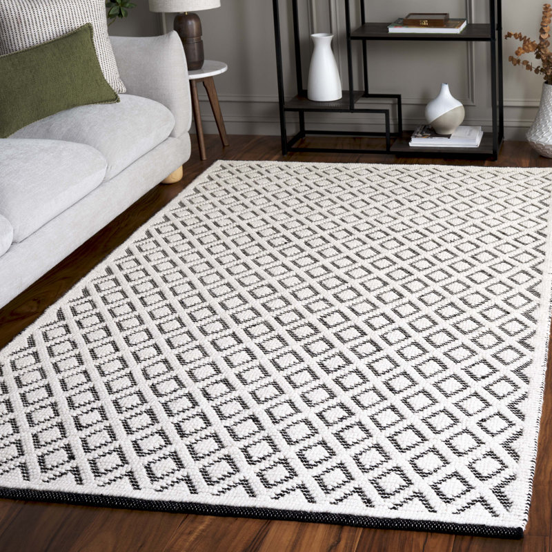 Matamoros HandWoven Wool Ivory/Black Area Rug, Rectangle 5' x 8'