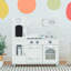 Cuisine de jeu en bois pour enfants avec tableau noir, semblant de machine à glaçons et accessoires Teamson Kids-15101463