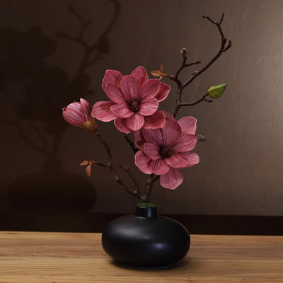 Décoration de fleurs simulées