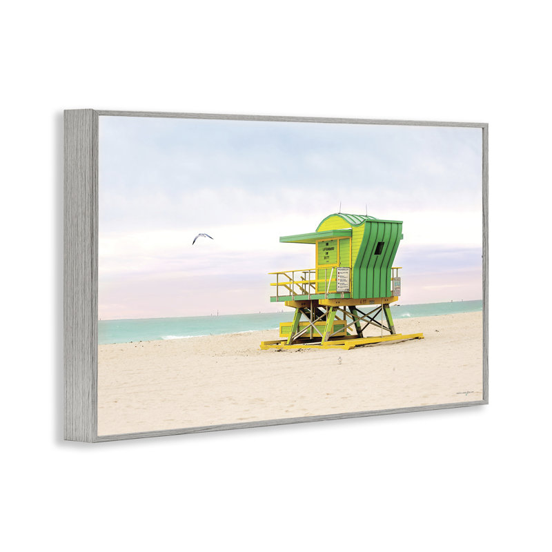 «Lime Green Lifeguard Hut», giclée encadrée, design par Seven Trees Design, H 20 po x l 30 po, Estampe numérique Farmhouse