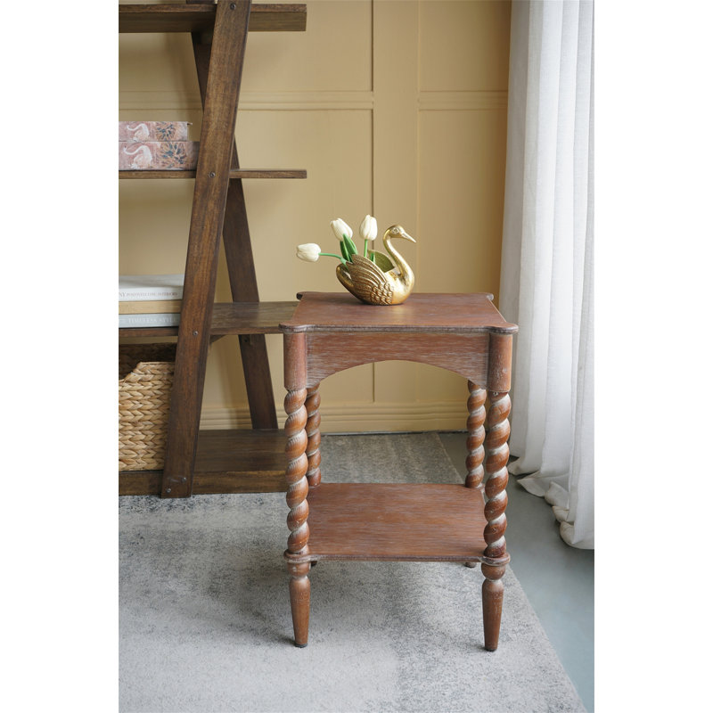 Table d'appoint en bois brun vieilli 15,5 x 15,5 x 23,5 po avec pieds en spirale tournés et tablette inférieure (table basse incluse)