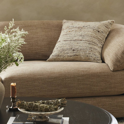 Coussin beige tissé Pembreley