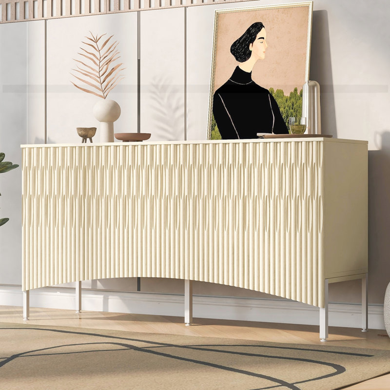 Buffet élégant avec portes inférieures incurvées et rainures arquées