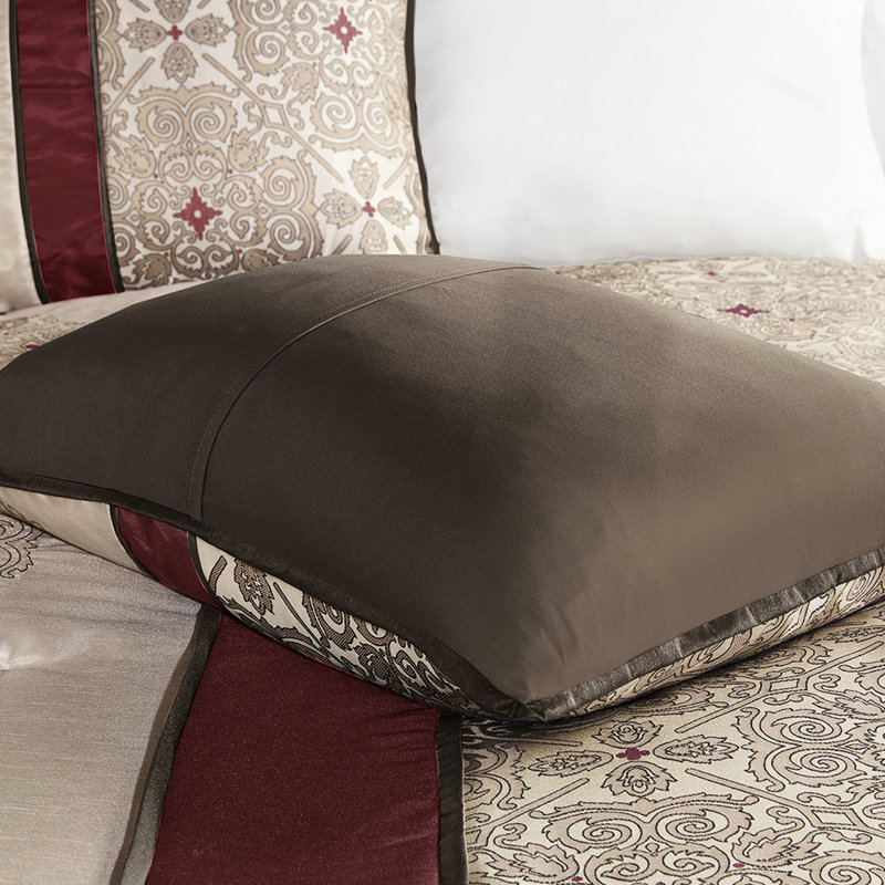 Ensemble de literie pour grand lit 7 pièces - rouge avec broderie et décorations