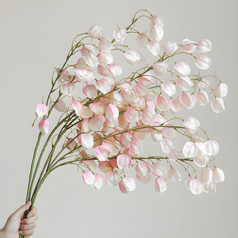 Ornements de fleurs simulées