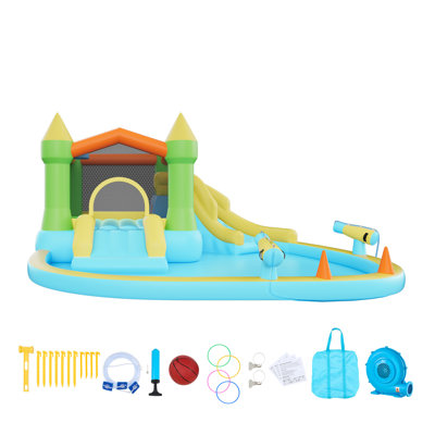 Château gonflable de 3,8 x 4 x 2 m avec glissade d'eau, conçu pour 3 à 4 enfants de 3 à 8 ans, avec structure gonflable et panier de basket.