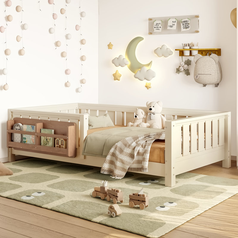 Structure de lit simple avec bibliothèque intégrée et garde-corps de sécurité, lit plateforme pour chambre d'enfant, beige