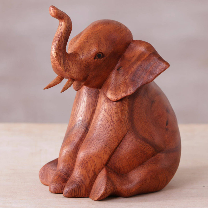 Figurine éléphant en bois