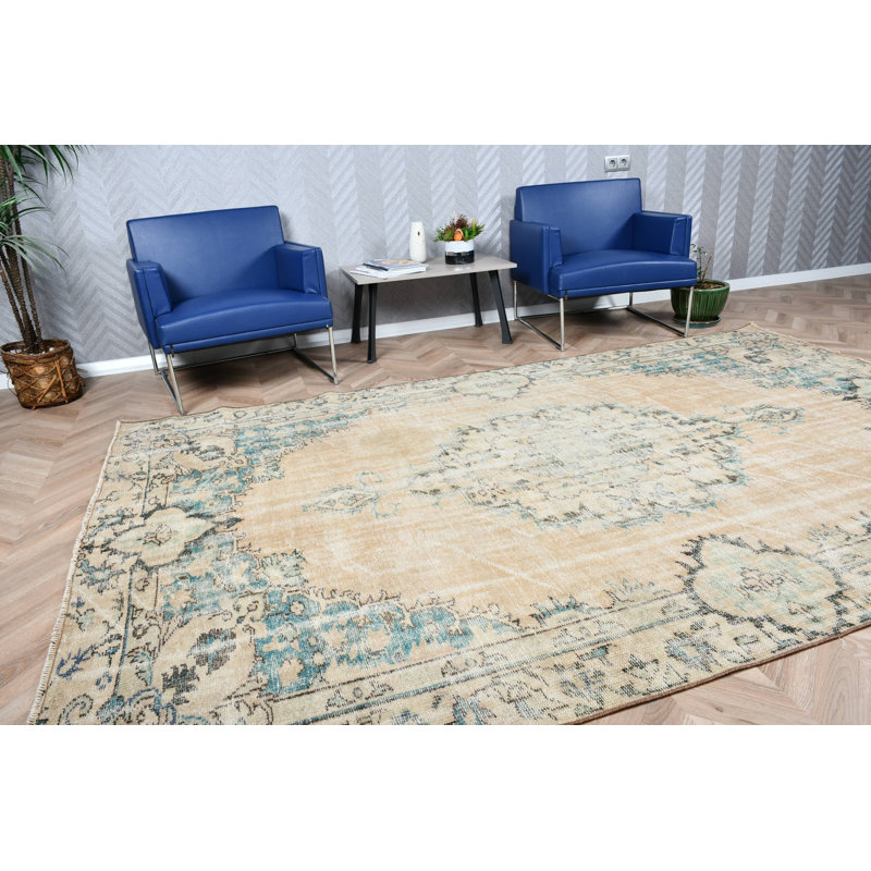 Grand tapis beige antique rétro avec un médaillon Oushak délavé, idéal pour la décoration de chambre à coucher