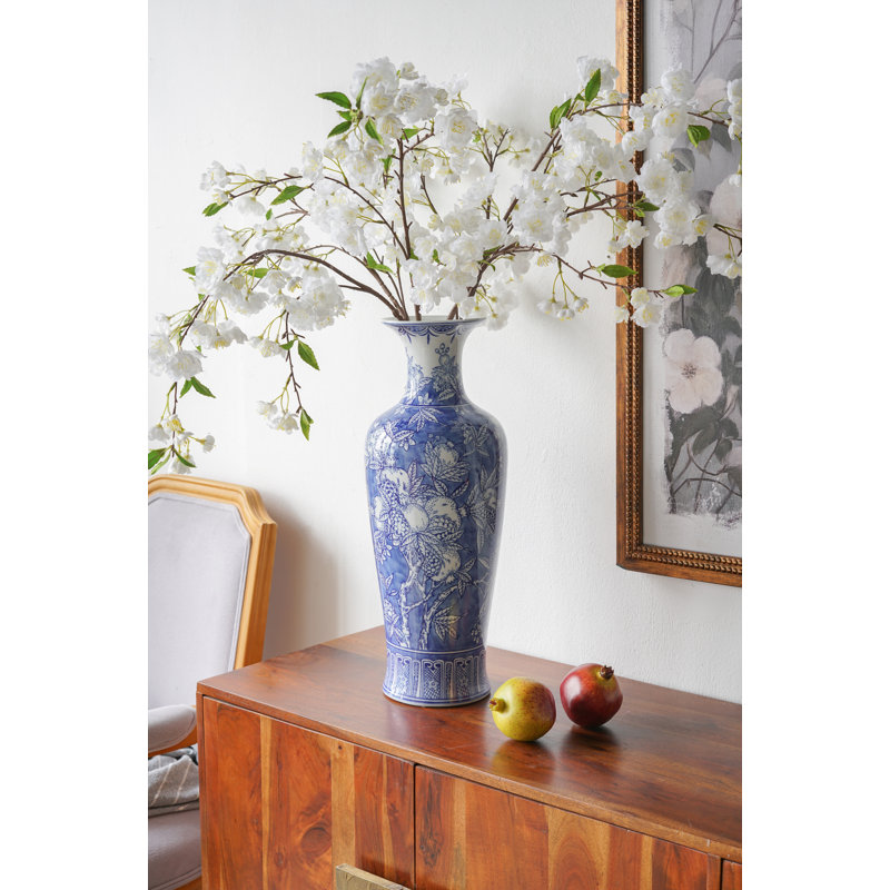 Vase en porcelaine bleue et blanche D7.5X20.5 "