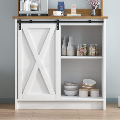Armoire-bar Abrianna Farmhouse avec porte de grange coulissante, tablettes réglables et armoire à vin avec rangement pour la cuisine et la salle à manger