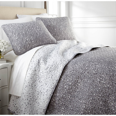 Southshore Fine Linens Botanical Leaves Grey Full/Queen 3-Piece Oversized Floral Quilt Set with 2 Standard Shams, Lightweight Microfiber Bedding