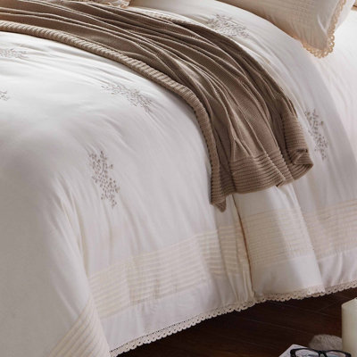 Charney Floral Duvet Cover Set with Pillowcases Included