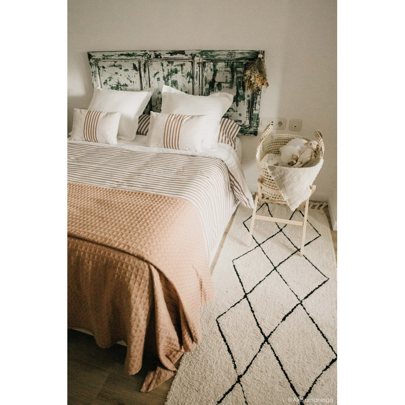 Chevron Handmade Tufted Cotton Area Rug in Beige, Runner 2'7" x 7'6"