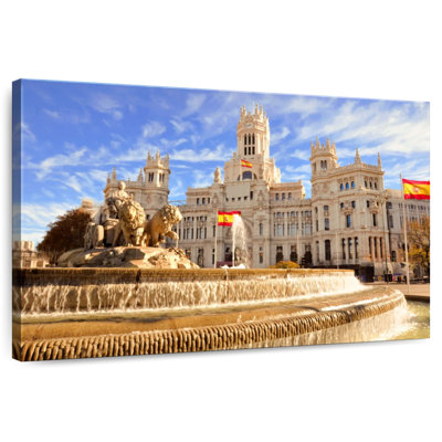 Cybele Fountain And Palace