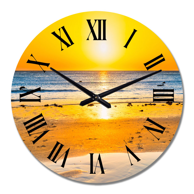 Coucher de soleil sur une magnifique plage de sable avec eau de mer bleue - Horloge murale nautique et côtière, Moyen