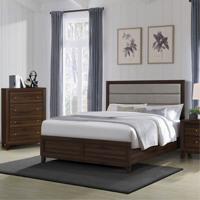 Grand lit à finition noyer, tête de lit tapissier, stratifié, panneau de mousse confortable en bois de style transitionnel, pieds de support centraux
