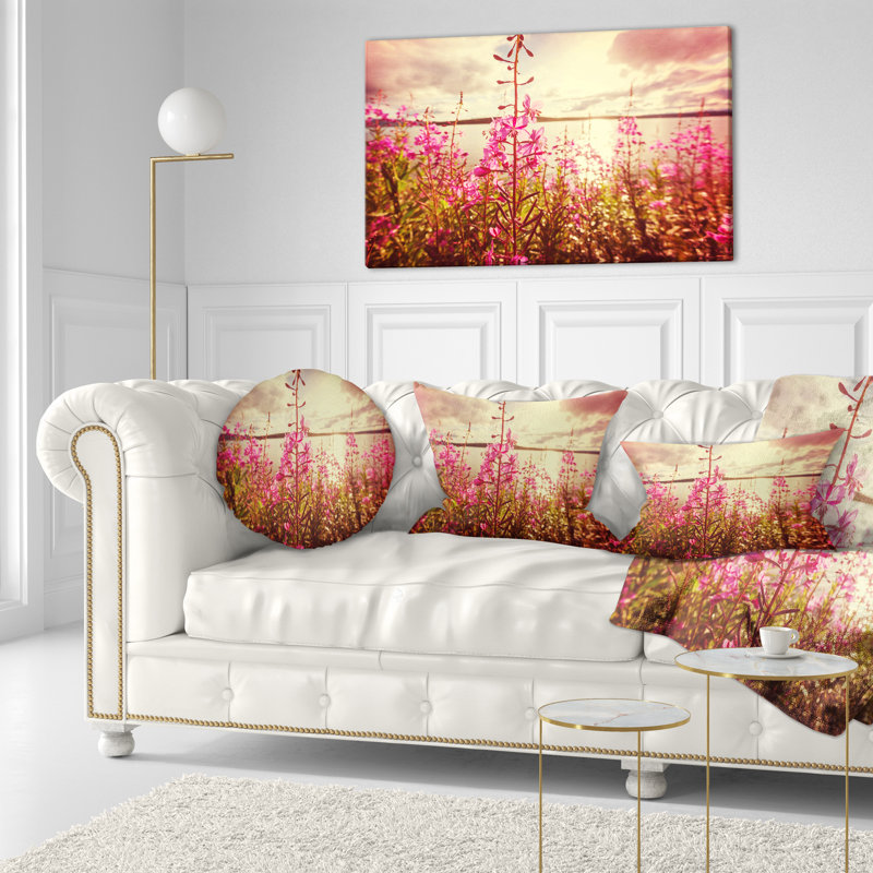 Coussin Meadow avec fleurs mauves - Alaska, 18 po x 18 po, Carré