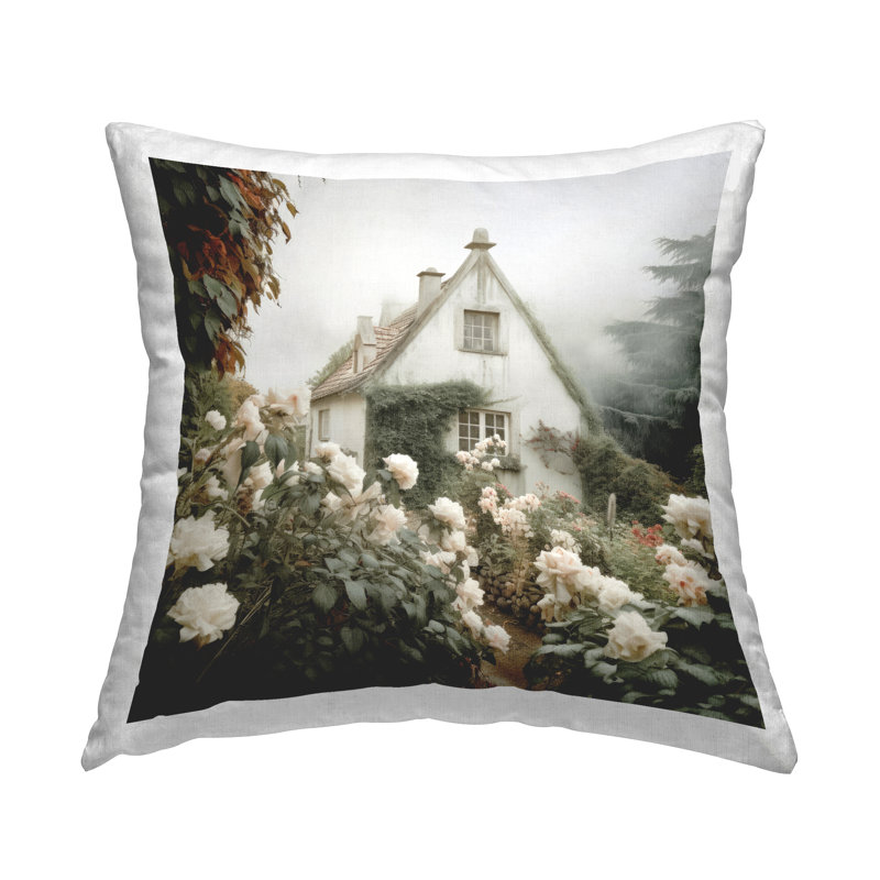 Coussin Cottage Cottage in Foggy Garden