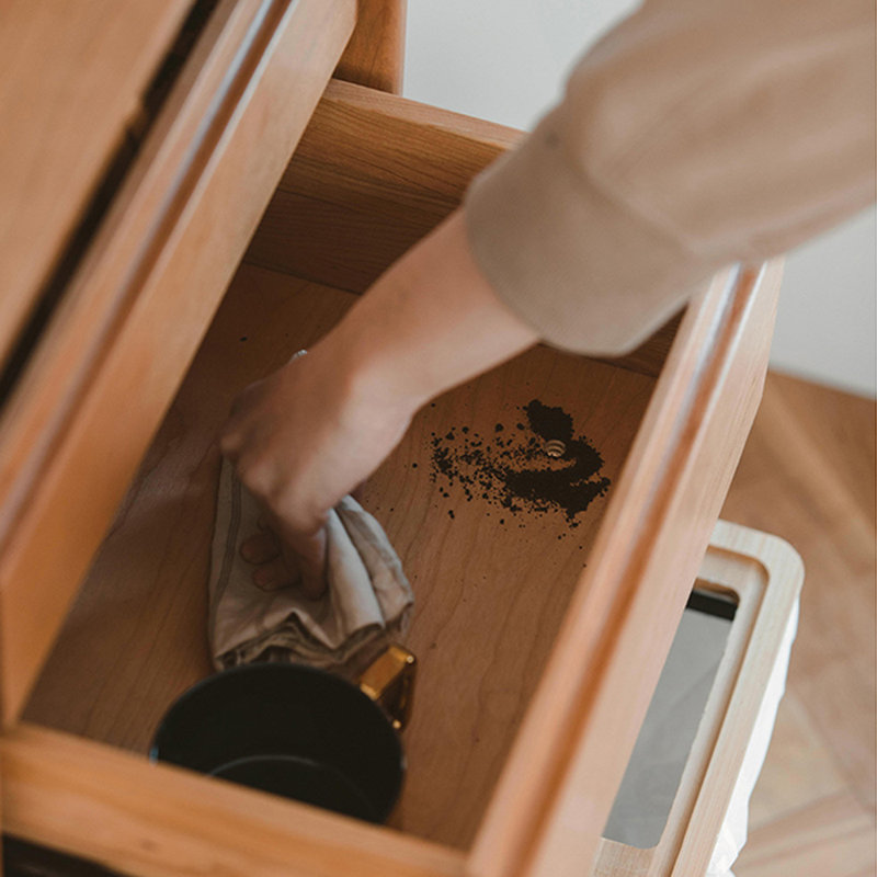 Petite vitrine moderne et haute
