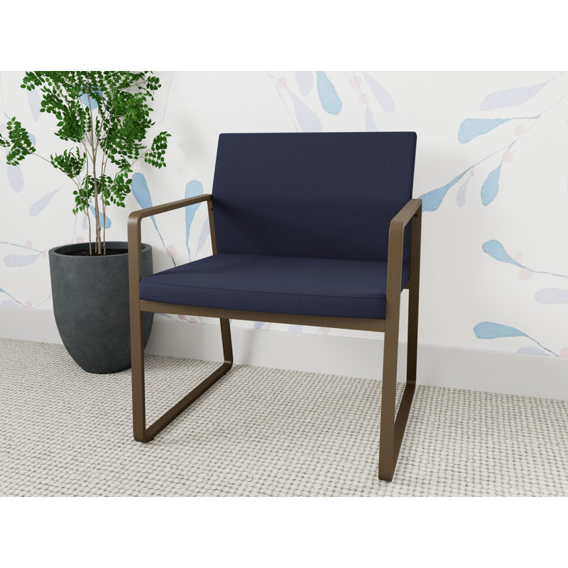 Chaise d'invité surdimensionnée Gansett, Bronze, Portes ouvertes en tissu bleu marine