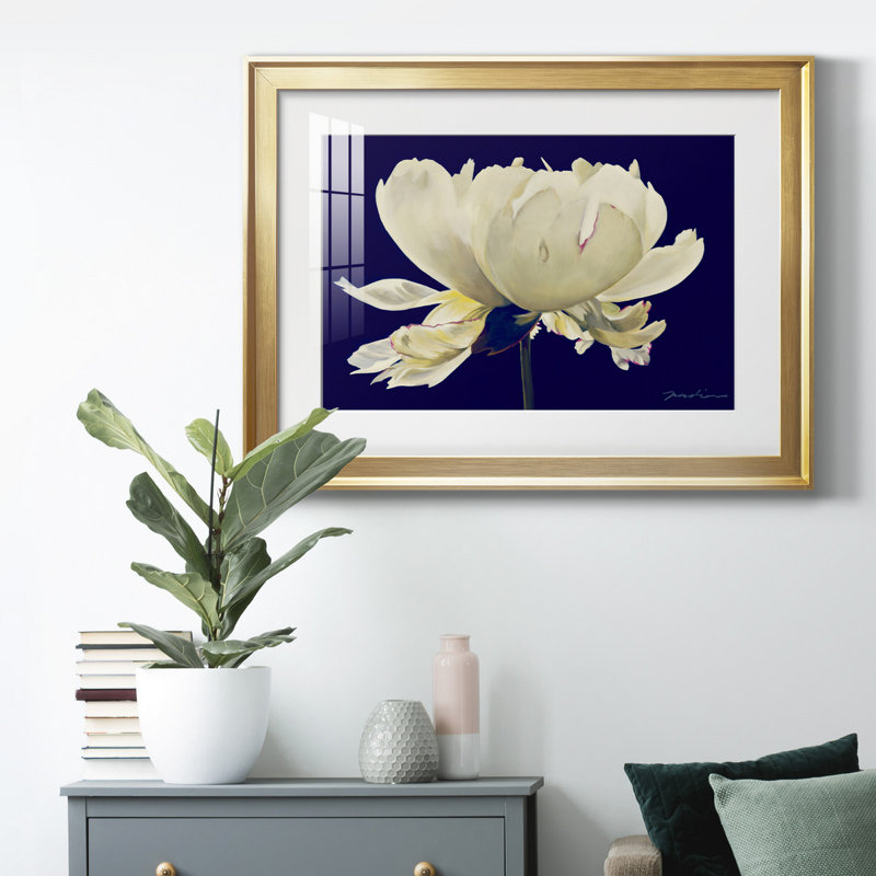 Aglow I - Impression de cadre photo sur papier, Encadrement doré, H 18,5 po x l 24,5 po x P 1,5 po
