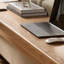 Bureau d'écriture en bois de chêne brun clair de qualité-970459693