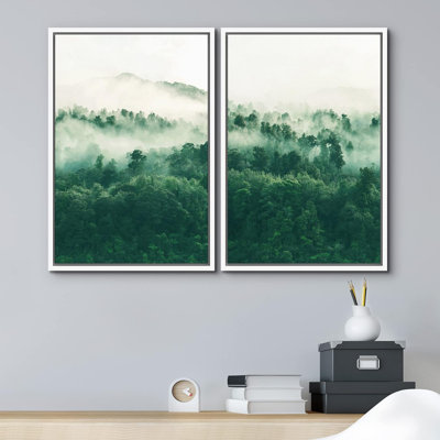 Vue aérienne de la forêt de montagne verte brumeuse, impression de paysage, 2 pièces
