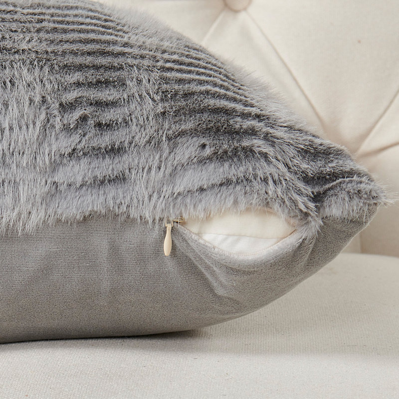 Housse de coussin en fausse fourrure Shaggy, Gris