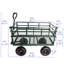 Les chariots de chariot de jardin facilitent le transport du bois de chauffage-123866065-123866066