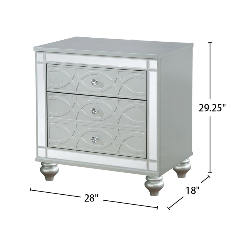 Table de chevet métallique à 2 tiroirs argentée avec motif de chantournage, poignées en cristal, hublots, contreplaqué, métallique glamour de 29,71 po de hauteur, travail des frettes, charge, doublure en feutre noir, matériau principal, haute,