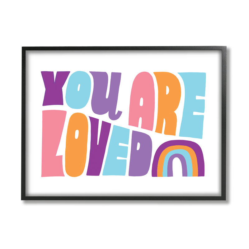 «You Are Loved Rainbow Icon», art textuel rétro sur plaque par Loni Harris, H 20 po x l 16 po, Cadre noir