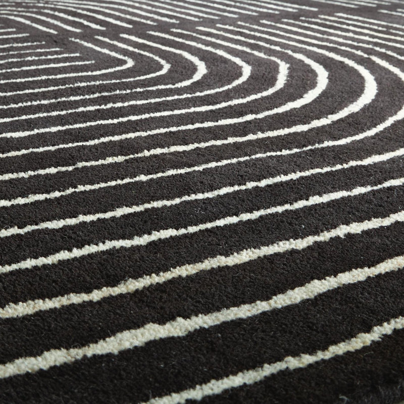 Tapis Edon à motif géométrique ivoire, laine touffetée noire 5 x 7