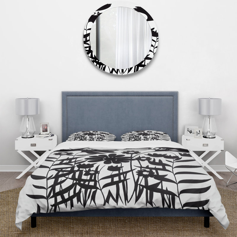Black And White Graphic Flowers V Microfiber / Polyester Duvet Cover SetMicrofiber / Polyester Duvet Cover Set