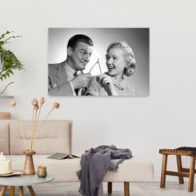 Portrait de couple des années 1950 tenant un triangle, rétro, traditionnel, portrait, art mural
