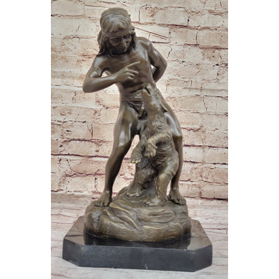 Chaman amérindien apprivoisant un ours - Sculpture en bronze par P. Bartlett