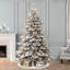 Sapin de Noël illuminé-598357590