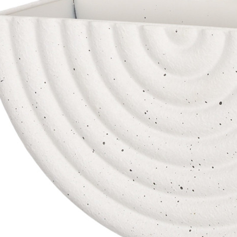 Ensemble de deux pots à fleurs muraux géométriques en métal blanc