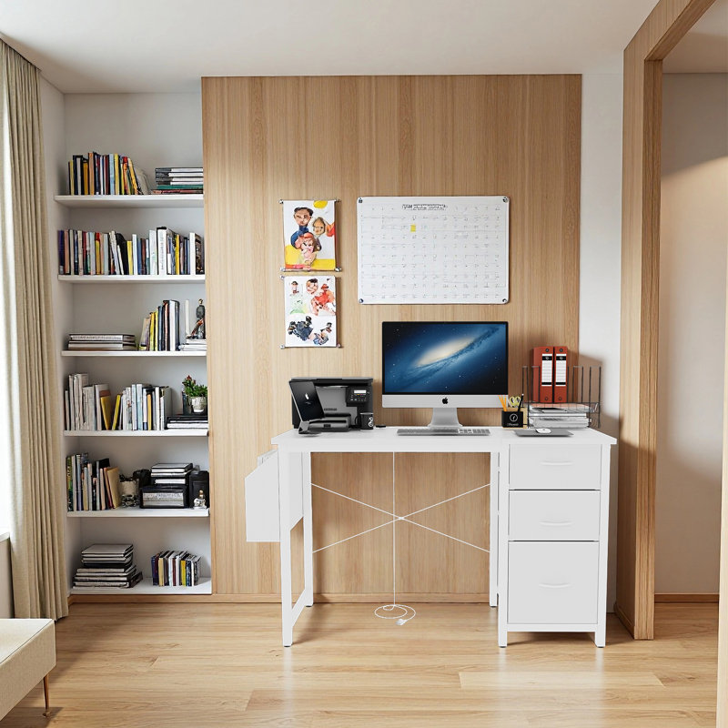 Bureau de 47,3 po avec prise de courant, 3 tiroirs, poche latérale, bureau d'étude facile à assembler, cadre stable et réversible pour bureau à domicile, bureau d'ordinateur de société, table de jeu, coiffeuse, blanc