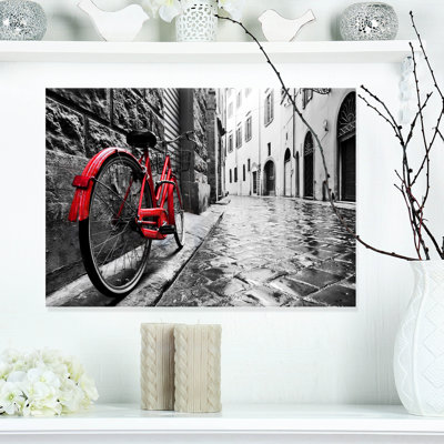 « Retro Vintage Red Bike » - Reproduction de photo