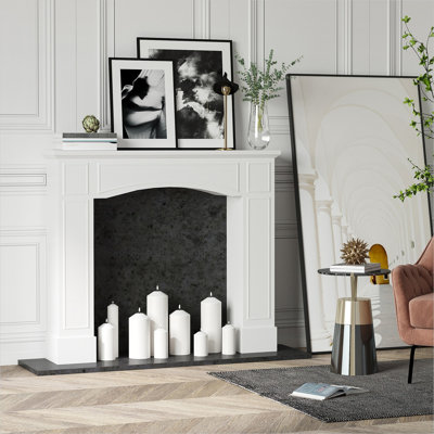 Foyers anti-basculement et accessoires de style chambre à coucher et salon avec cadre de cheminée mural
