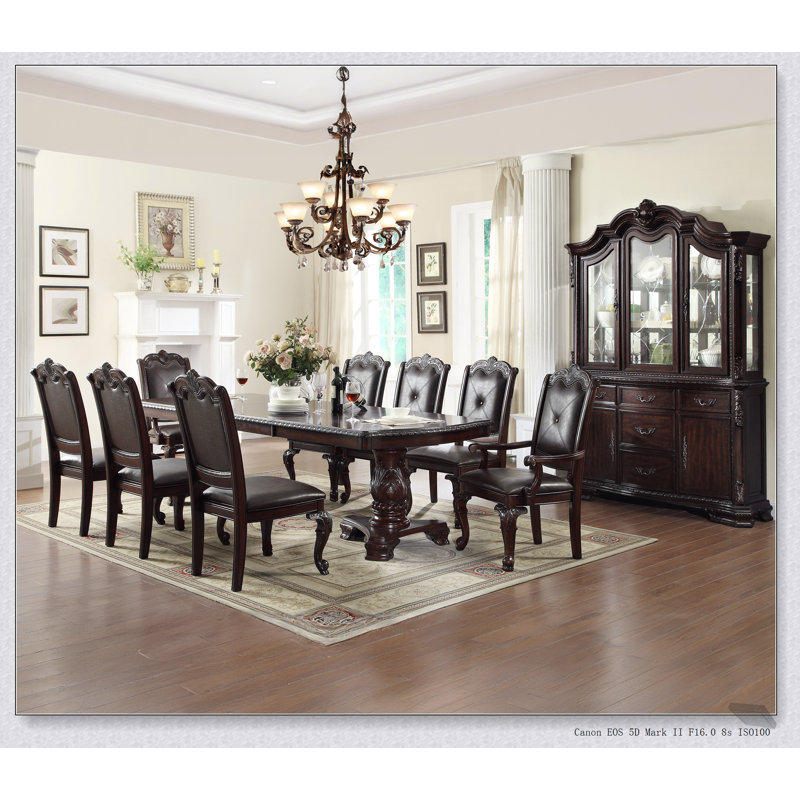 Ensemble de fauteuils 2 pièces avec revêtement en similicuir luxueux et cadres en bois massif magnifiquement détaillés pour une salle à manger élégante