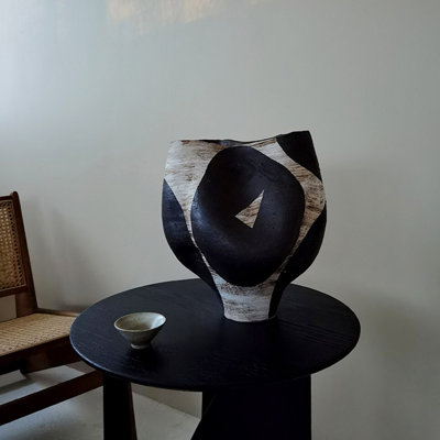 Vase de table en céramique noir Wabi-Sabi