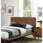 Lit double en bois de noyer massif de style Mid-Century contemporain, tête de lit à panneau, pieds fuselés, cadre de lit en bois moderne avec matelas, plateforme avec tête de lit-130734183