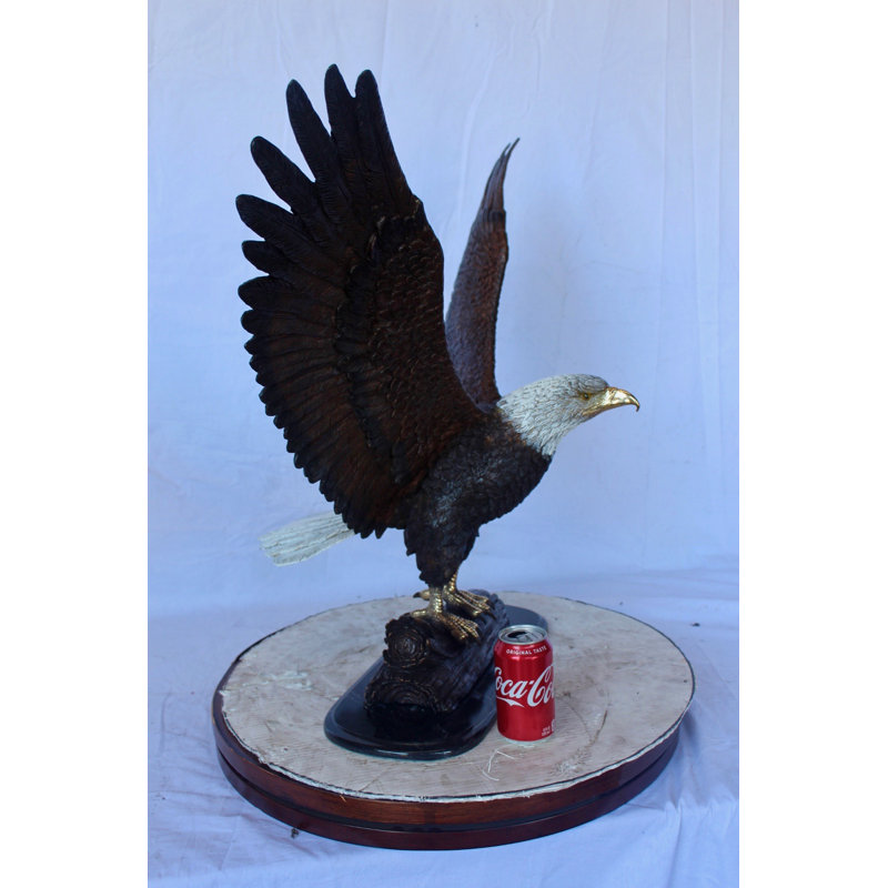 Statue d'aigle perché en bronze - Taille: L 35 po x l 21 po x H 29 po.