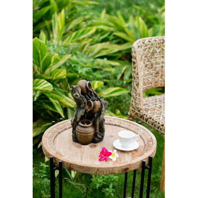Fontaine décorative à 3 niveaux 6,3 x 5,1 x 10,8 po avec pot